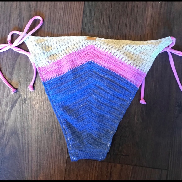 victoria’s secret cheeky crochet bikini bottom - Picture 3 of 3